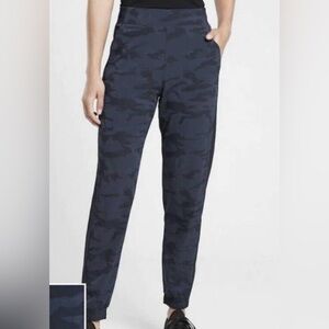 ATHLETA Brooklyn Blue Camo Lined Performance Jogger Women's Size 16 Athleisure